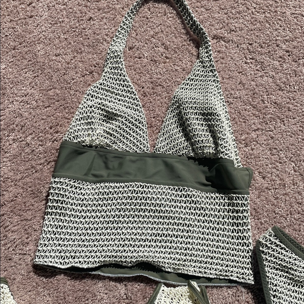 Ritchie Swimwear, Green and Cream Crochet Bikini Set. Size 9/10 - Picture 6 of 9